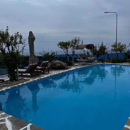 Palermiti Luxury * Himare