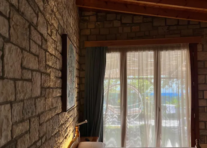 Palermiti Luxury Orman Evi Himarë