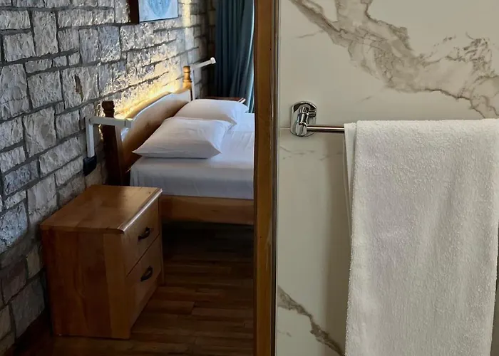 Palermiti Luxury * Himare